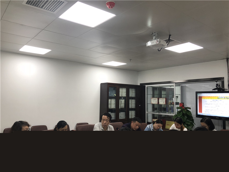 深入學(xué)習(xí)踐行新黨章 爭做新時(shí)代合格黨員——第十三黨支部召開支部大會(huì)