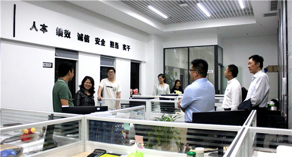 集團公司工會主席柴云妹一行到重慶中拓調研指導工作