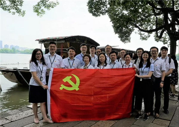 讓初心和使命引領(lǐng)奮斗征程 ——公司融入中心開展“不忘初心、牢記使命”主題教育