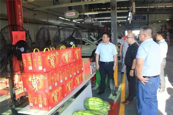 炎炎夏日話安全，生產(chǎn)一線送清涼——公司領(lǐng)導(dǎo)到生產(chǎn)一線開展安全檢查和送清涼活動(dòng)