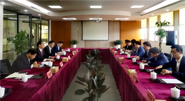 公司董事長袁仁軍走訪江蘇德龍鎳業(yè)