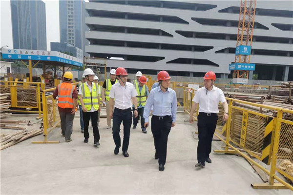 公司黨委書(shū)記、董事長(zhǎng)袁仁軍一行調(diào)研總部大樓項(xiàng)目