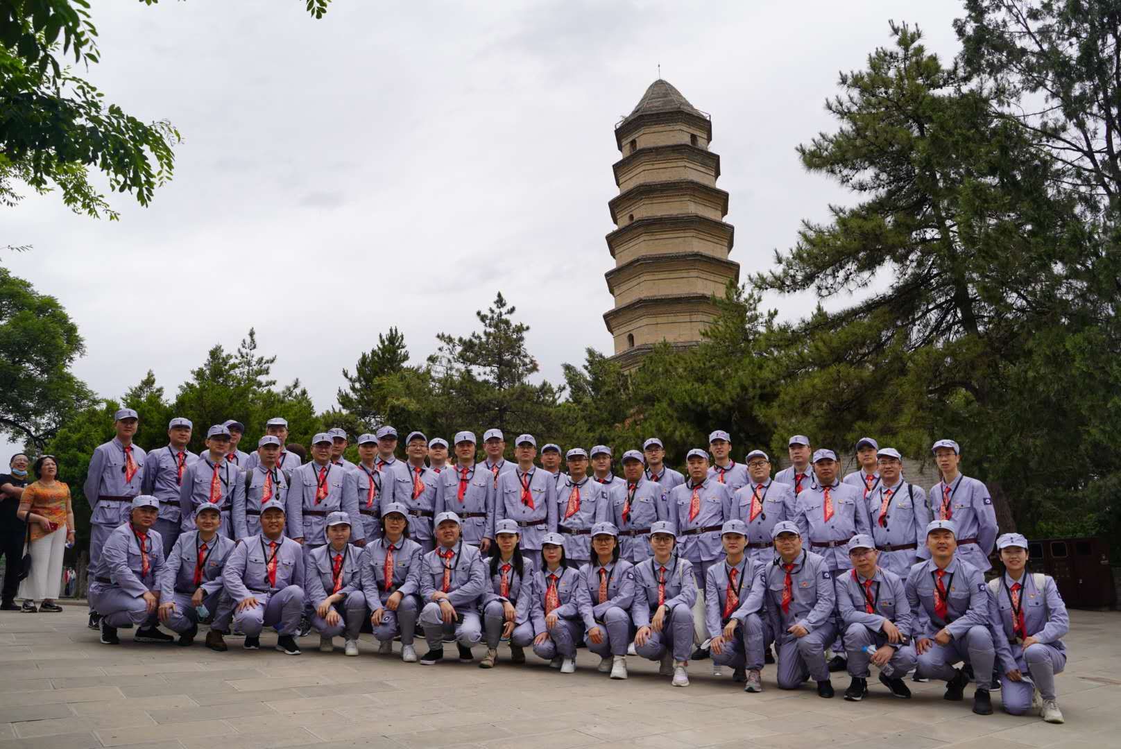 做好帶頭示范引領(lǐng)，提振干事創(chuàng)業(yè)精氣神——“創(chuàng)三優(yōu)爭一流”專項(xiàng)活動(dòng)系列評(píng)論之一