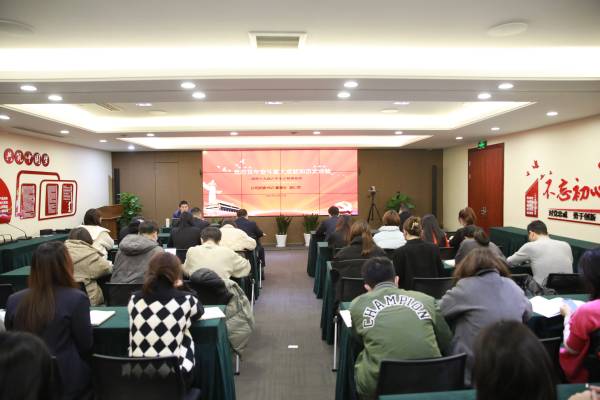 公司黨委書記、董事長袁仁軍為基層聯(lián)系點宣講黨的十九屆六中全會精神