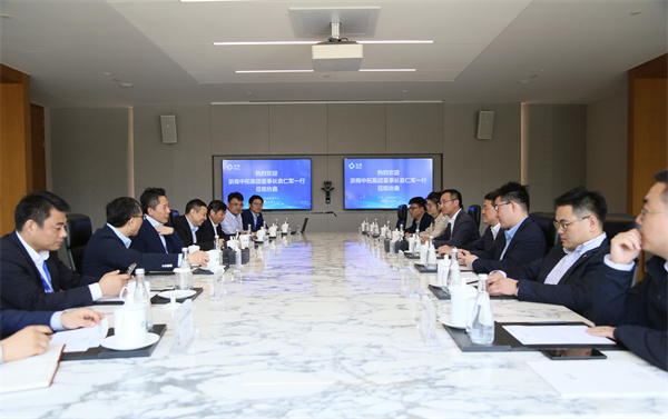 公司黨委書記、董事長(zhǎng)袁仁軍一行走訪協(xié)鑫集團(tuán)