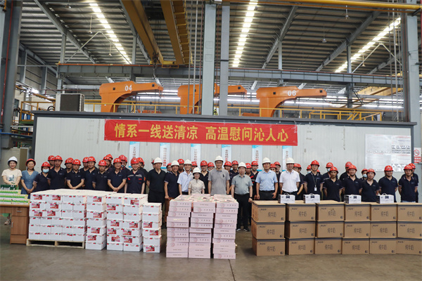 公司黨委委員、副總經(jīng)理魏勇到中拓新材料開展“送清涼”慰問(wèn)