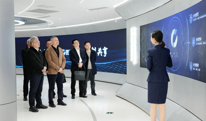 安邦護(hù)衛(wèi)集團(tuán)黨委副書記盧衛(wèi)東到訪我司