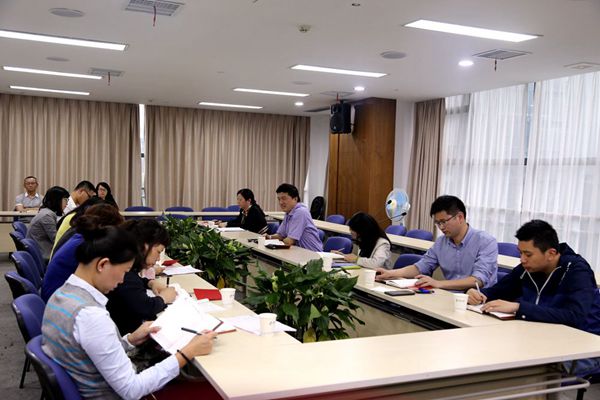 袁仁軍書記以普通黨員身份參加總部第一黨支部"兩學一做"學習教育