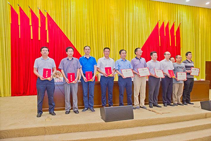 公司榮獲湖南省國資委系統(tǒng)先進(jìn)基層黨組織、優(yōu)秀共產(chǎn)黨員和優(yōu)秀黨務(wù)工作者榮譽(yù)稱號