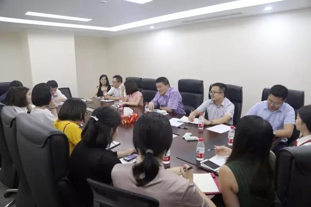 黨委書記袁仁軍以普通黨員身份參加第一黨支部“廉潔好家風(fēng)”思想交流會